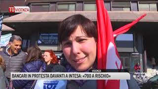 TG VICENZA 23032018  BANCARI IN PROTESTA DAVANTI A INTESA «700 A RISCHIO» [upl. by Allerim]