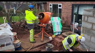 Altrad Belle  Minimix 150E  Battery Powered Cement Mixer [upl. by Hersh]