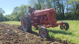 The Farmall 400 Goes to the Field  In Memory of quotVernquot Osborn [upl. by Wyatan436]