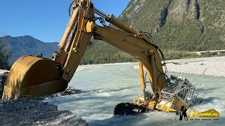 ACCIDENT BIG EXCAVATOR LIEBHERR 974 Fall into Water accident danger heavyequipment liebherr [upl. by Aurthur]