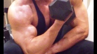 1 Minute Fitness by Petr Prielozny  Concentrated biceps curls [upl. by Sewel]