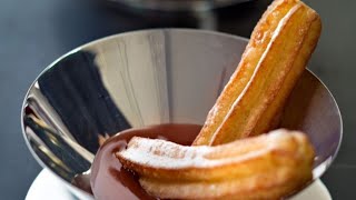 Recette  Les churros de Cyril Lignac sans machine et leur sauce au chocolat [upl. by Ellinad736]