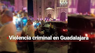 ATAQUE CRIMINAL EN GUADALAJARA  Roba camioneta invade vía peatonal y lesiona a 12 personas [upl. by Attenhoj]