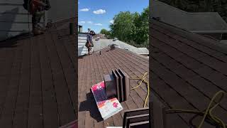 construction roof roofing roofer usa humor contruccion viralvideo skate roofinglife [upl. by Ehcram]