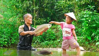 Dwarf family traps giant fish with an iron chain trap  Treating diseases with medicine from leaves [upl. by Nylynnej464]