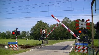 Spoorwegovergang Zenderen  Dutch railroad crossing [upl. by Deppy]