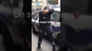 Les policiers sont des super héros 2 [upl. by Ainirtac875]