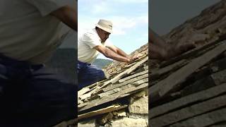 SHORT  🪨⚒️ TEJADO DE LOSAS Construcción tradicional piedra a piedra Vídeo completo en mi canal [upl. by Darnell]