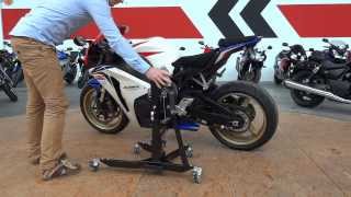 Honda CBR Fireblade Motorcycle Central Lift ConStands Power [upl. by Kenimod]