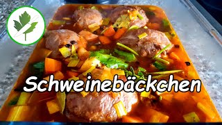 Geschmorte Schweinebäckchen in Rotweinsoße  Omas Rezept [upl. by Francine45]