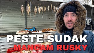 Astazi imi hranesc familia din Rusia cu un peste din Fluviul Volga Ninge de rupe [upl. by Eiboj]