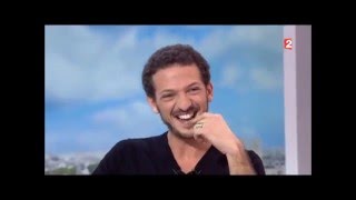 Vincent Dedienne au JT dElise Lucet sur France 2  03112015 [upl. by Roswell]