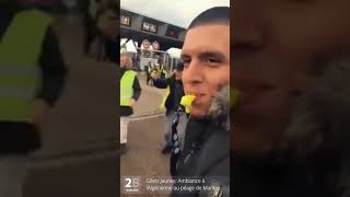 Ambiance à lAlgérienne des gilets jaunes au péage de Mantes Buchelay [upl. by Atcliffe]