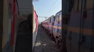 11302 SBC  CSMT  Udyan Express Crossing at Wadi Jn  BLR  Gulbarga  Solapur Pune  Mumbai [upl. by Rostand]