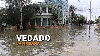 Comienzan las inundaciones en las zonas bajas del Vedado [upl. by Fox]