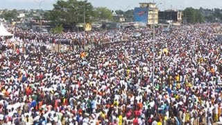 Présidentielle 2015 Alassane Ouattara boucle sa campagne à Abobo [upl. by Lazar795]