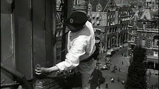 1940 De glazenwassers van het Leidseplein te Amsterdam  oude filmbeelden [upl. by Morley]