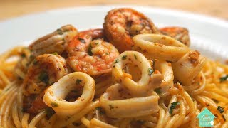 How to make Seafood Spaghetti aglio e olio 如何烹煮海鲜蒜香意大利面 [upl. by Gnouhk768]