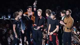 One Direction Performs quotBest Song Everquot at MTV VMA 2013  iO Recap [upl. by Jacquelyn544]