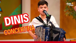 PEQUENINO DINIS dá espectáculo a TOCAR CONCERTINA [upl. by Dnalrag196]