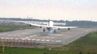 Finnair Airbus A340300 Crosswind Landing at Helsinki Airport [upl. by Supple988]