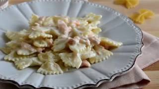 Farfalle al salmone affumicato  Pasta al salmone cremosa  ricetta facile e veloce [upl. by Antone]