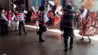 kinder Refalosa de los Animales  Fiesta de la Chilenidad 2023  Charles School [upl. by Yrebmik989]