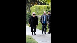 AlPacino parla con un amico durante una passeggiata a LosAngeles [upl. by Airdnola714]