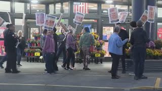 Fred Meyer employees in Portland ratify contract [upl. by Scevor]