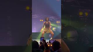 L’une des danseuses du concert de Fally Ipupa 🔥 fallyipupa congo [upl. by Leupold90]