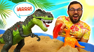 ¡El dinosaurio está a punto de atacar Video de dinosaurios de juguete para niños en español [upl. by Ellie]