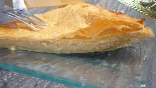 Cuisineregionalefr vous présente une recette de  Galette des rois à la frangipane [upl. by Airebma269]