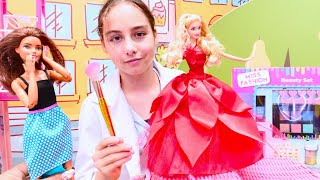 Barbie videoları Sofia Barbienin evinde saçını ve makyajını yapıyor Güzellik oyunu [upl. by Fabio]