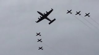 Connie amp the RAAF Roulettes formation  Wings over the Illawarra 2016 [upl. by Davenport781]