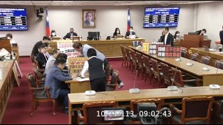 奇觀 民進黨團一大早就準備一堆手板 執政黨槓在野黨 全面交峰 [upl. by Amand]