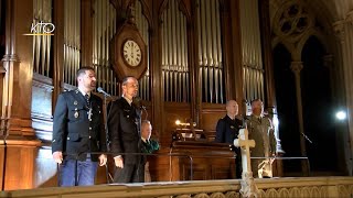 Les Padres  des aumôniers militaires chantent pour toucher les cœurs [upl. by Atnod879]