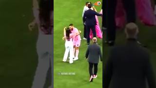 Esposa de Messi lo confunde con Jordi Alba y casi lo besa futbol messi shorts [upl. by Rozalie945]