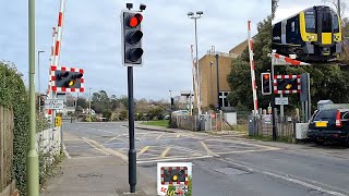 Lymington Town Level Crossing Hampshire [upl. by Shepp]