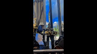 Pulling out rig worker job rig ad drilling oil tripping [upl. by Epillihp]