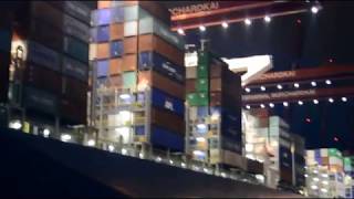 Eines der größten Containerschiffe der Welt in Hamburg [upl. by Anertac]