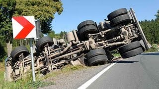 B 251 Containerlaster kippt um Fahrer schwer verletzt [upl. by Marala287]