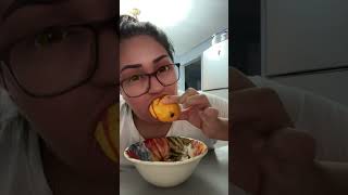 SABOREANDO UN MANGOshortsvideo humor foodvideos viral shortsvideo [upl. by Ylaek515]