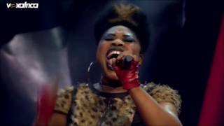 Verushka chante quotIts a mans worldquot  Auditions à laveugle  The Voice Afrique francophone 2016 [upl. by Ivar]