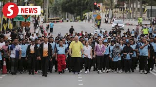 Sultan Nazrin joins Perak Sultans Birthday Run [upl. by Aronos]