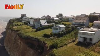 Le village au bord du gouffre  quand la mer dévore les terres [upl. by Chu173]