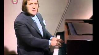 Les Dawson sings medieval madrigal [upl. by Frida482]