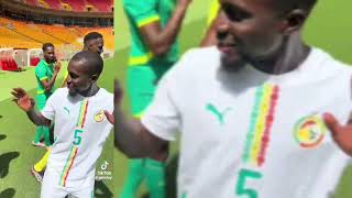 petit danse idrissa Gana Gueye avec sadio Mane [upl. by Elmer]