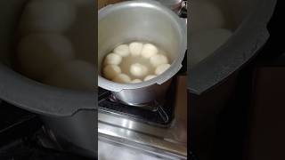 Cooker Mein Spongy Rasogolla sirf 10 minute Meineasyrecipes trendingshorts Rasgulla recipe [upl. by Llerraf]