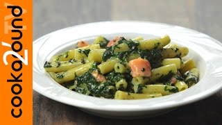 Pasta con spinaci e salmone affumicato  Ricette primi piatti [upl. by Denae843]