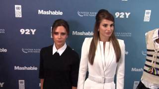 SNTV  Victoria Beckham monte sur scène pour soutenir leffort contre le Sida [upl. by Eyssej]